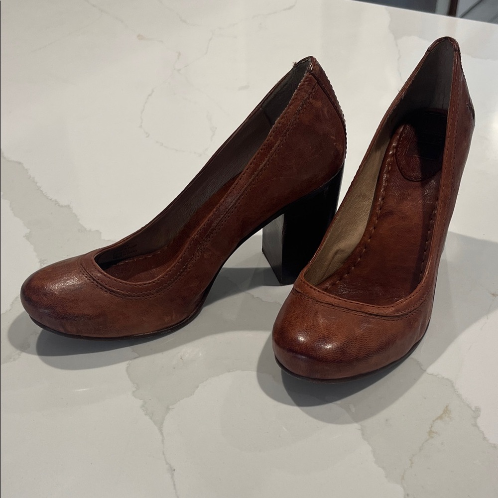 Elegant Brown Leather Women's Pumps